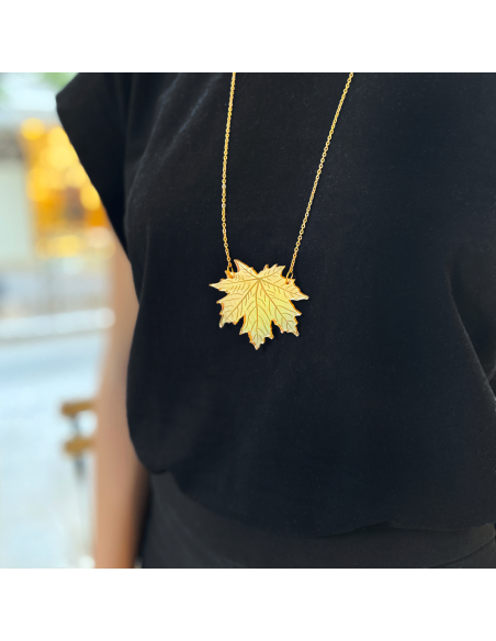 Maple leaf necklace with silver silver chain